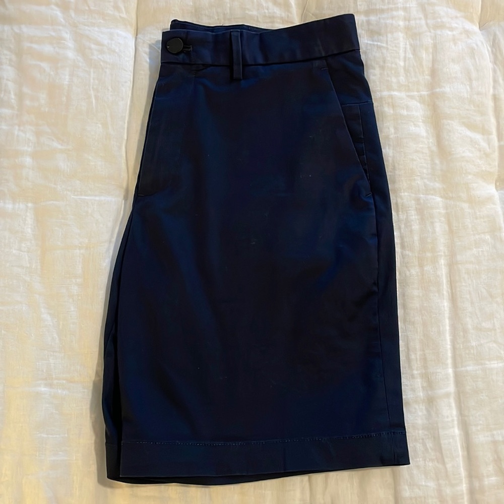 Banana Republic Core Temp Aiden Navy 9-inch Shorts